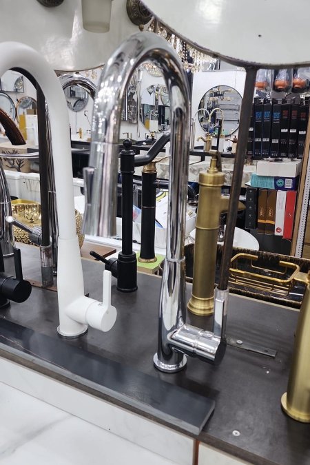 حنفية مطبخ كروم لامع بتصميم منحني عصري